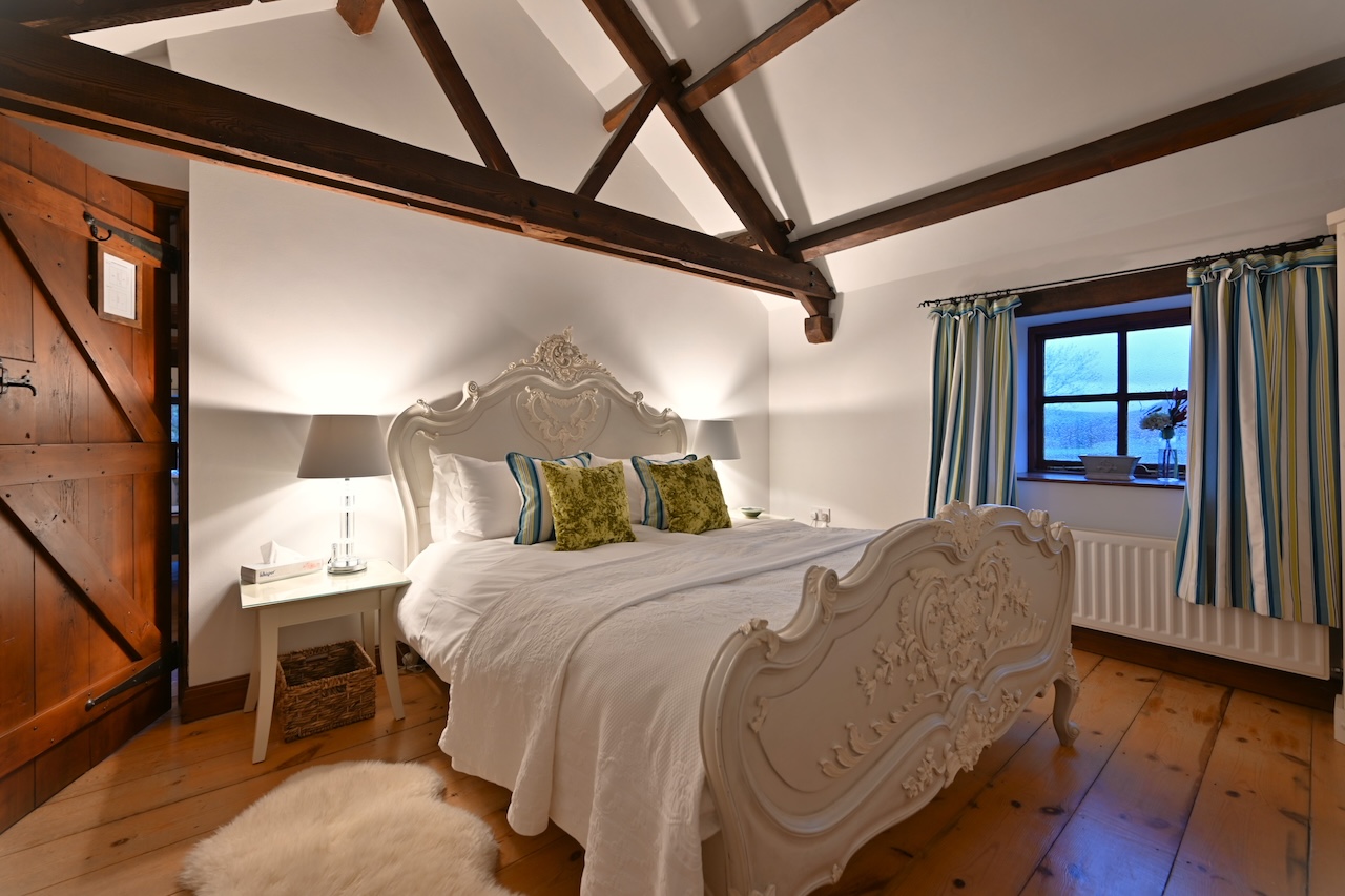 Lakeview Cottage double bedroom